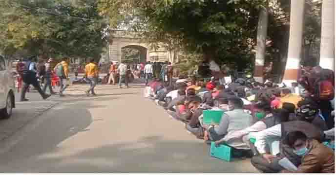 MP: Tragic picture of employment, application for the post of Peon of PhD-MBA passers