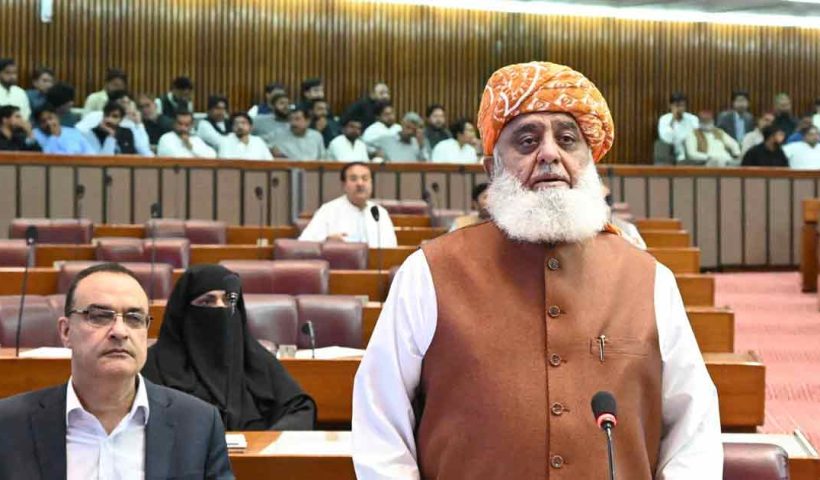 Pak-ministers-Viral-Comperi