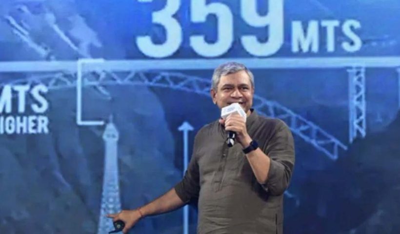 Indian Railways Hired 5 Lakh Employees in a Decade: Minister"