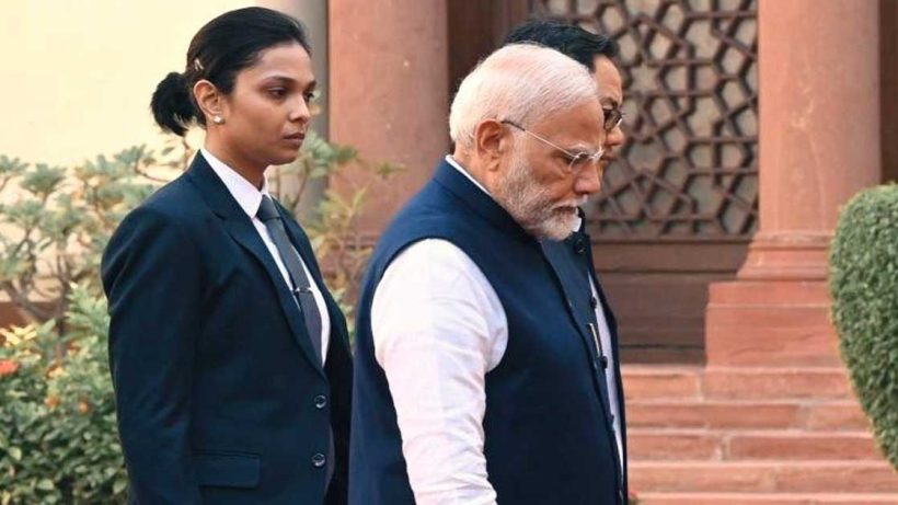 Viral Photo of Woman SPG Commando Behind PM Narendra Modi Sparks Buzz Online