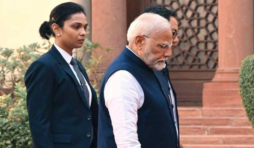 Viral Photo of Woman SPG Commando Behind PM Narendra Modi Sparks Buzz Online