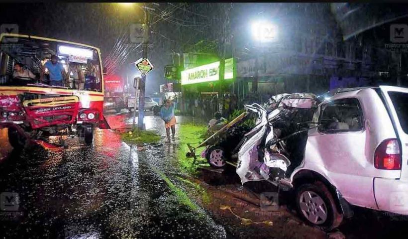Kerala ,road accident, MBBS, students car crash, Alappuzha , KSRTC,
