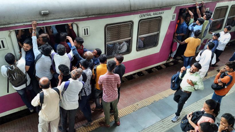Mumbai Train Accident in Mumbra: 5 Killed Due to Overcrowding in Local Train Near Thane"