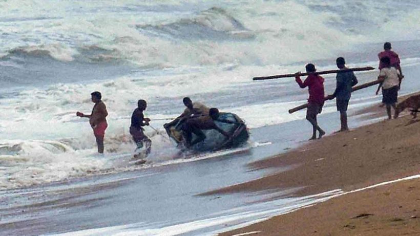 West Bengal CM Orders Immediate Action as Heavy Rain and Cyclone Threat Trigger Flood Alerts Across Districts