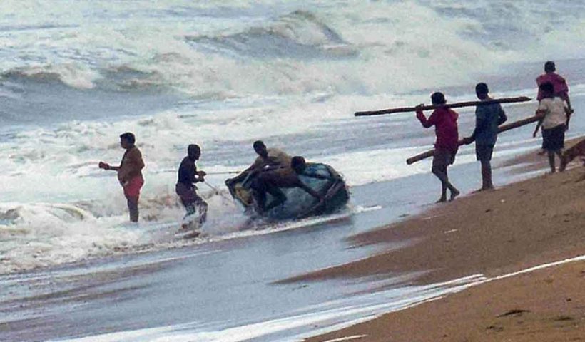 West Bengal CM Orders Immediate Action as Heavy Rain and Cyclone Threat Trigger Flood Alerts Across Districts
